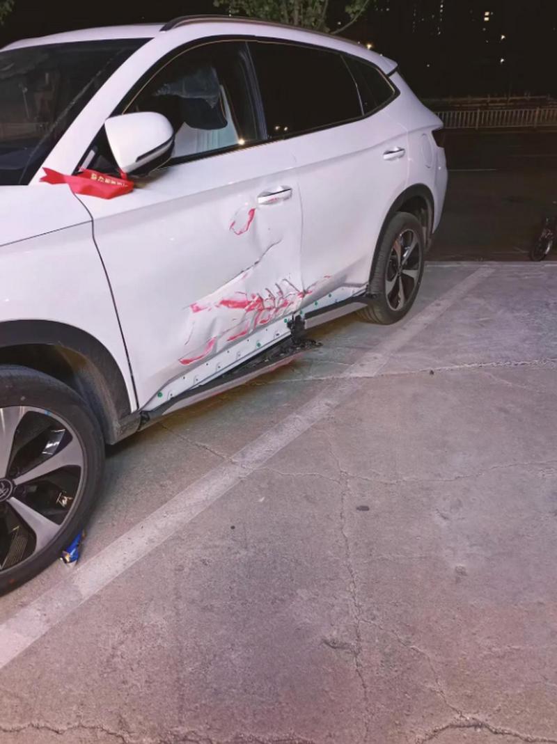 轻微剐蹭离开现场是逃逸吗？法律后果及处理指南