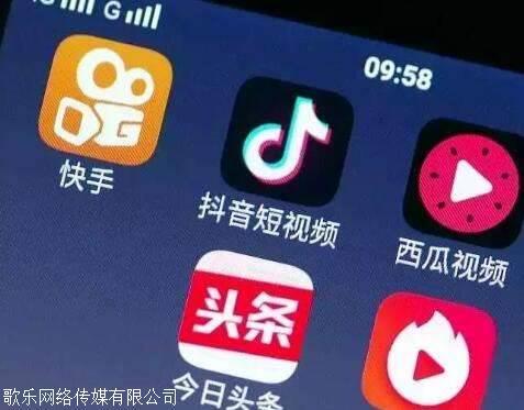 免费电子证件照软件：便利与风险并存的避坑指南
